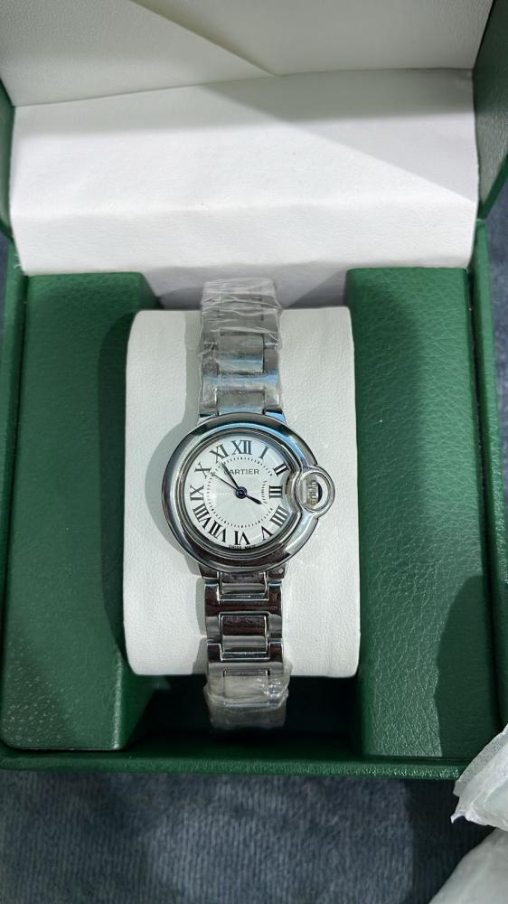 Women's watch with modern design from Cartier - Silver