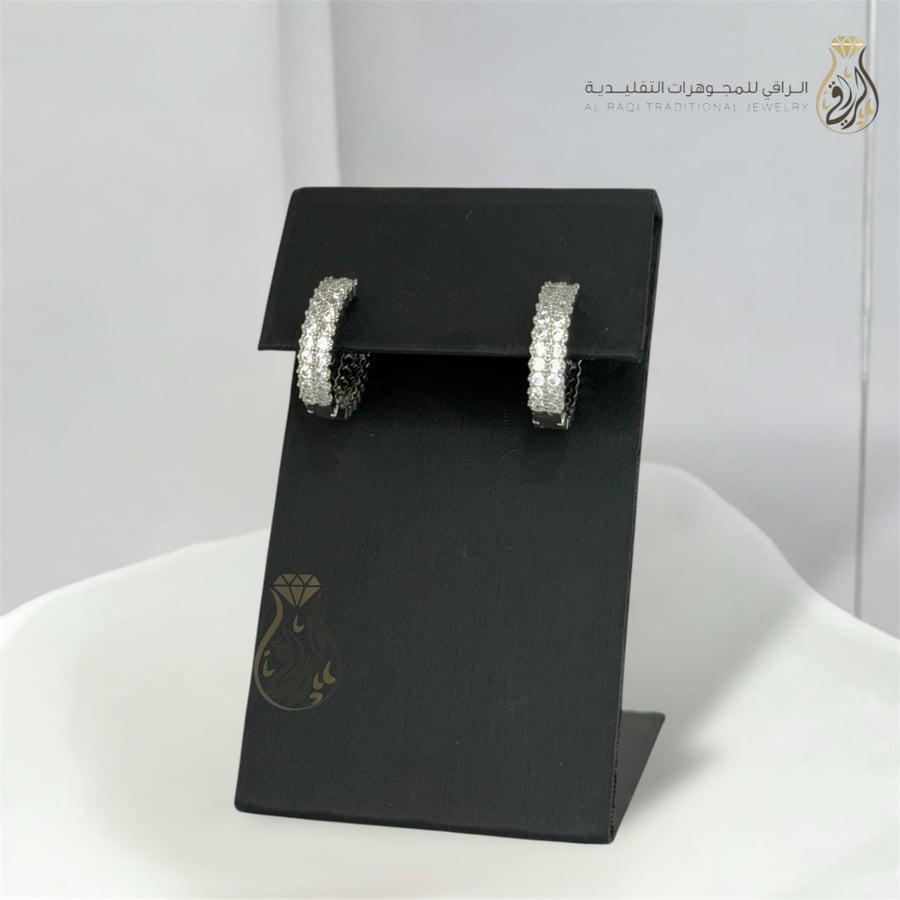 أقراط دائرية متوسطة مرصعة بالفضة البراقة