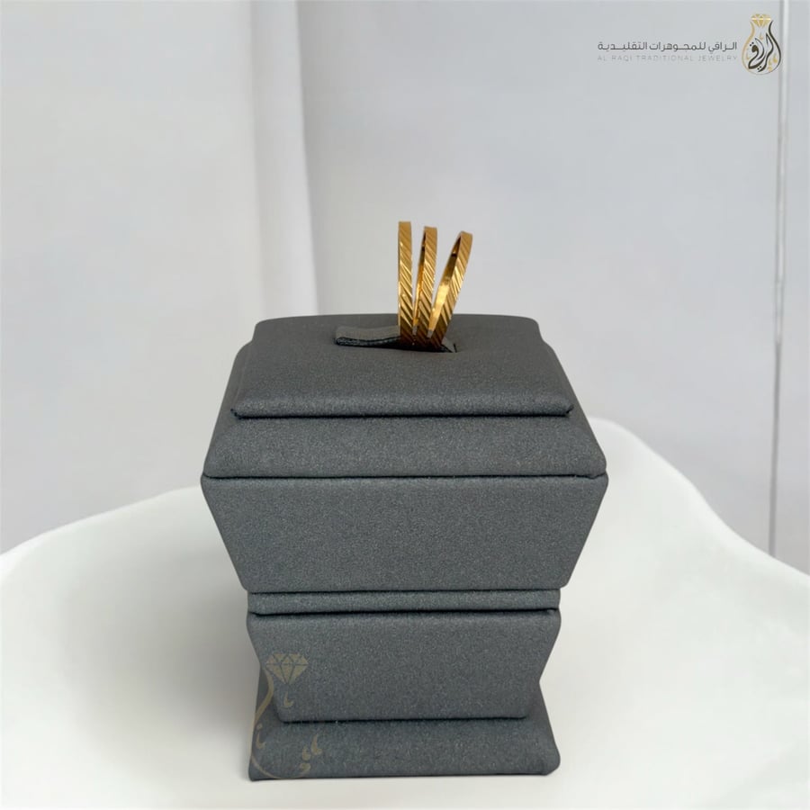 Ring with a geometric pattern