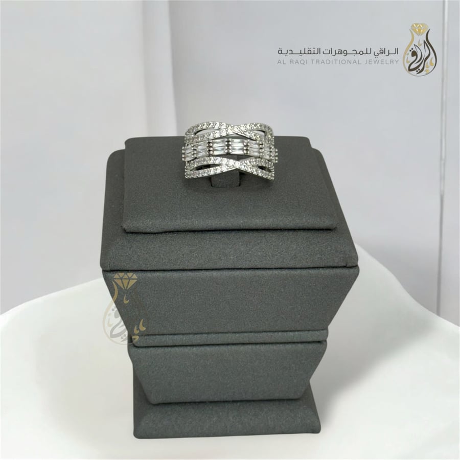 خاتم ألماسي فاخر بتصميم ربطة الفراشة