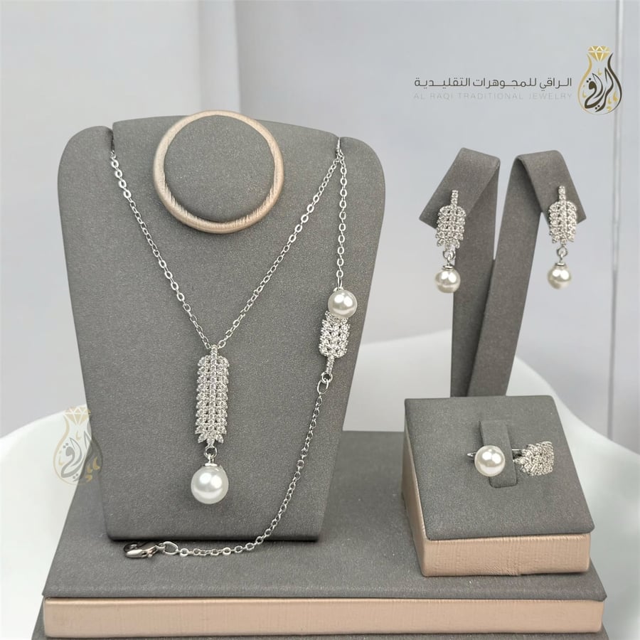 Luxury pearl set