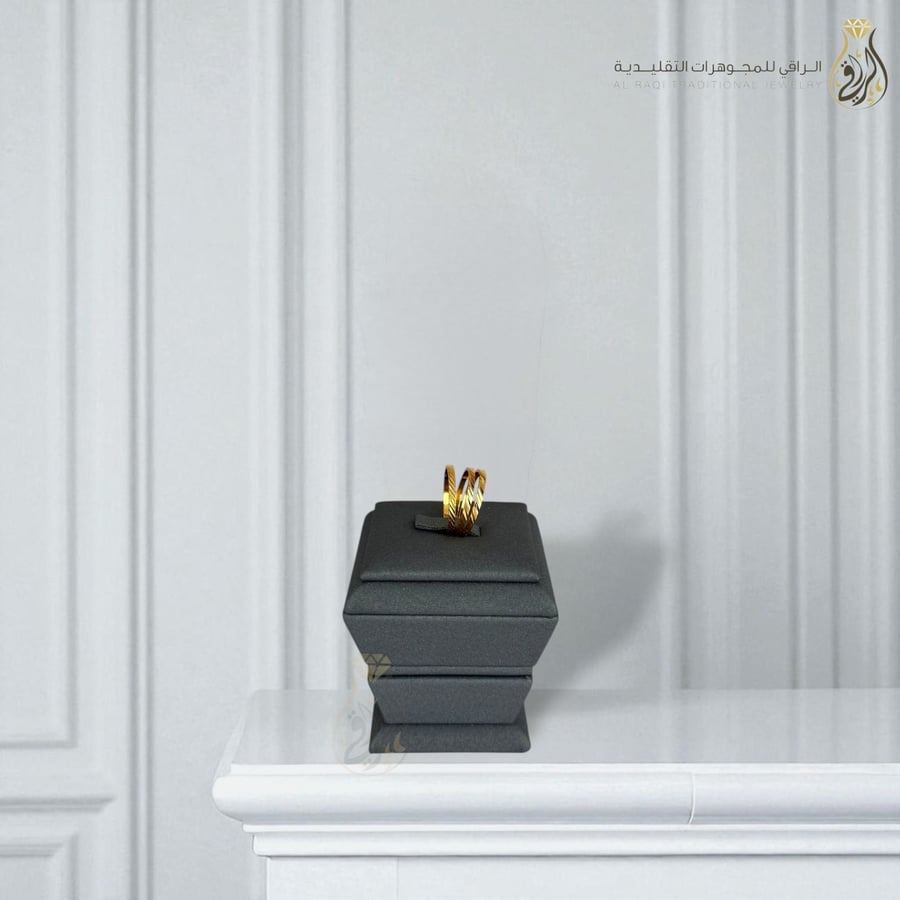 Ring with a geometric pattern