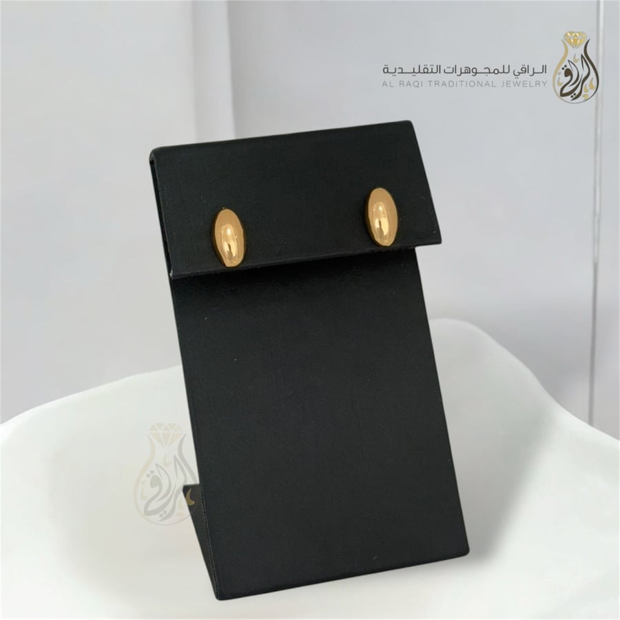 Classic, delicate gold earrings