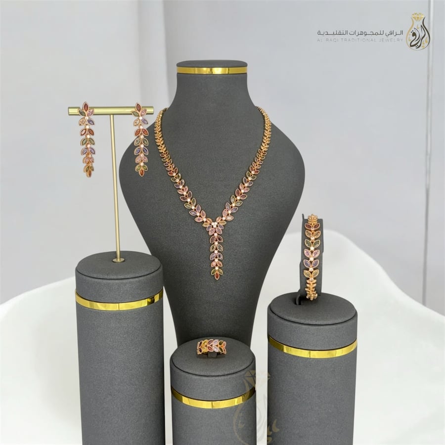 A luxuriously designed set studded with zircon