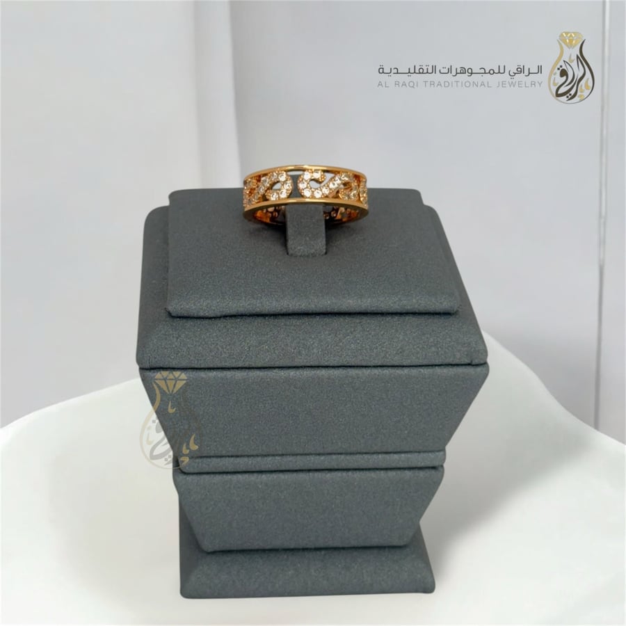 A ring with a luxurious design, studded with zircon.