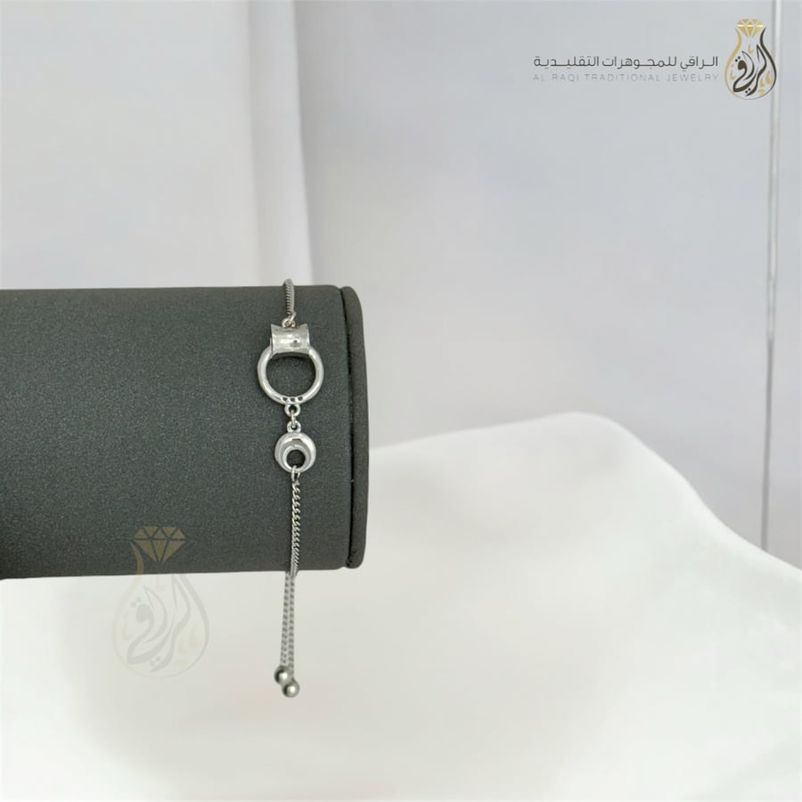 Adjustable circle bracelet