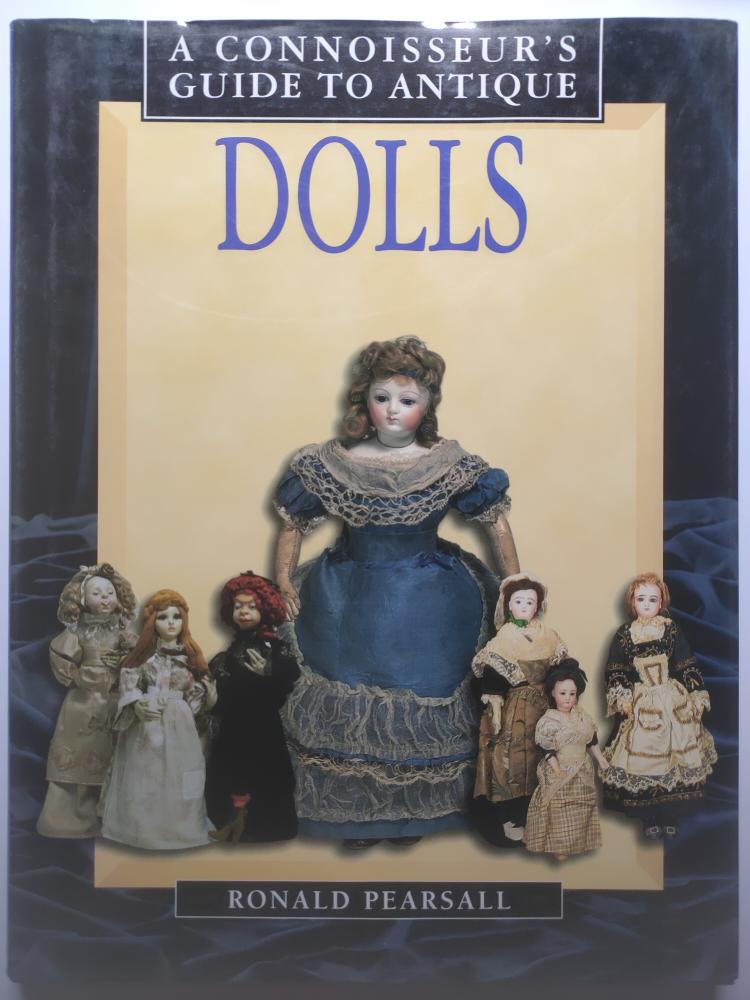 A Connoisseur’s Guide to Antique Dolls دليل الخبير للدمى الأثرية . غلاف مقوى من الحجم الكبير