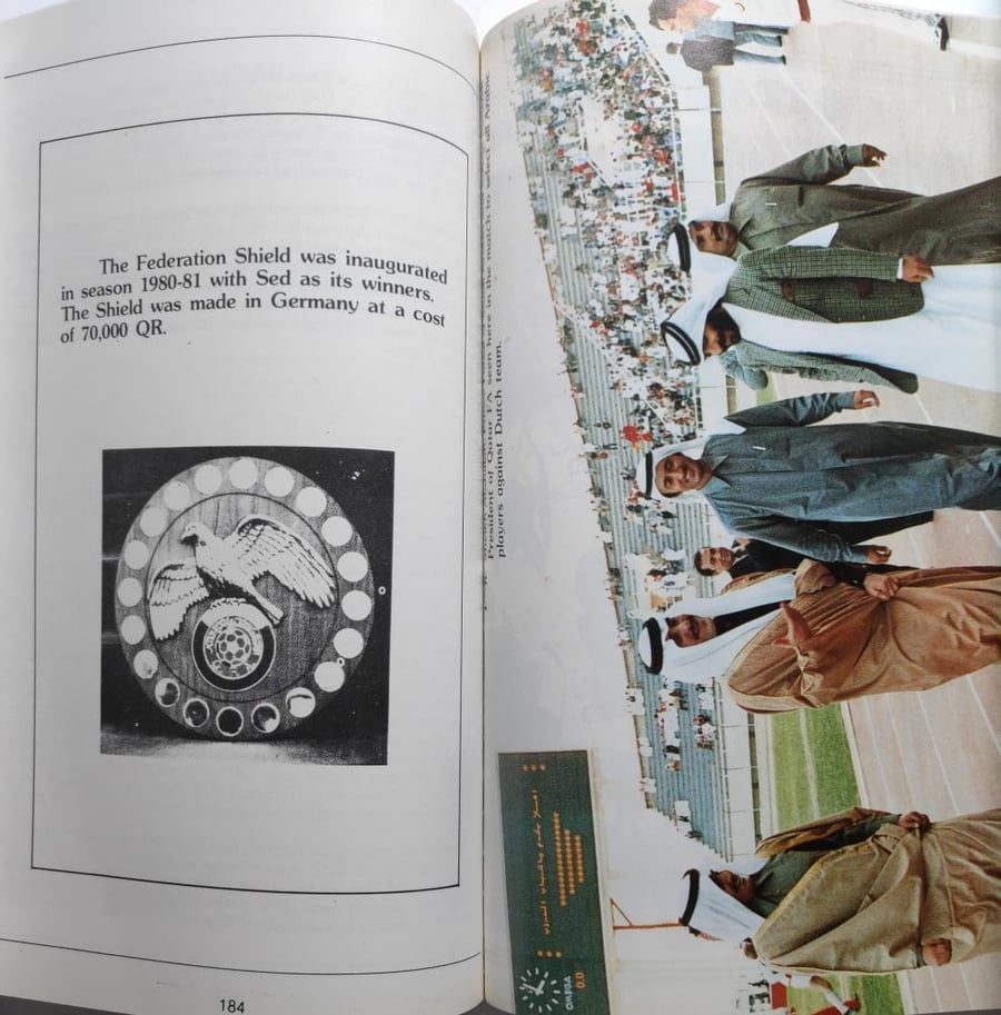 Asian Football Companion كتاب توثيق بطولات كرة القدم في اسيا . اصدار 1984م