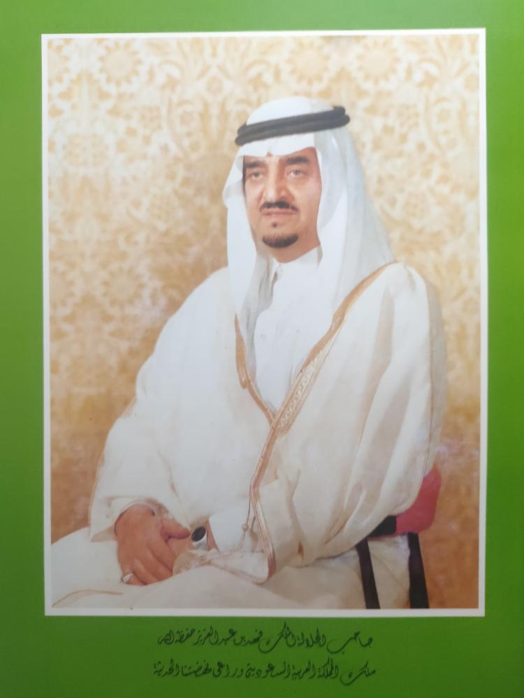 النظافة في مدينة الرياض . الصفحات 214 صفحة من الحجم الكبير تحتوي على الصور والاحصائيات قديما . طبعة قديمة
