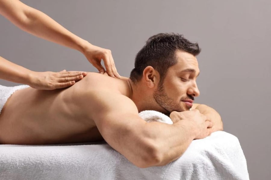 مساج 100 دقيقة – تجربة استرخاء عميقة وفاخرة