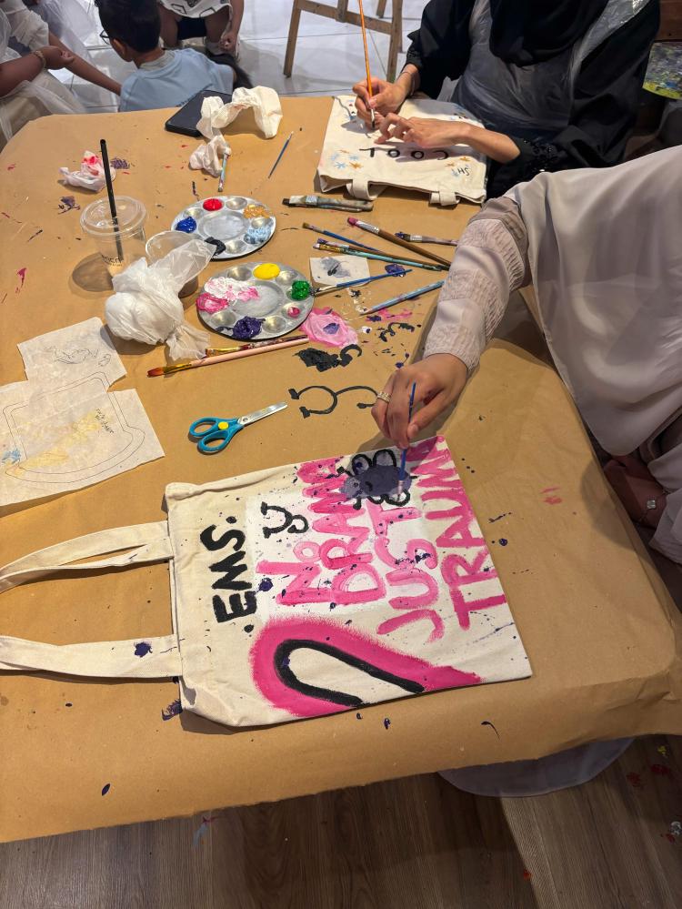 تجربة الرسم على الشنط القماشية