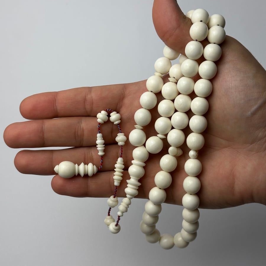 مسباح عظم جمل طبيعي (45 خرزة) – تمليكة ستات خراطة سوبر فاخرة بخيط مبروم