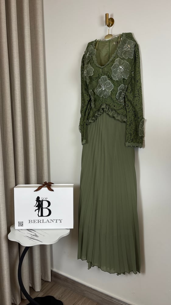 Elegant evening dress "Olivia" - a blend of lace and chiffon pleats