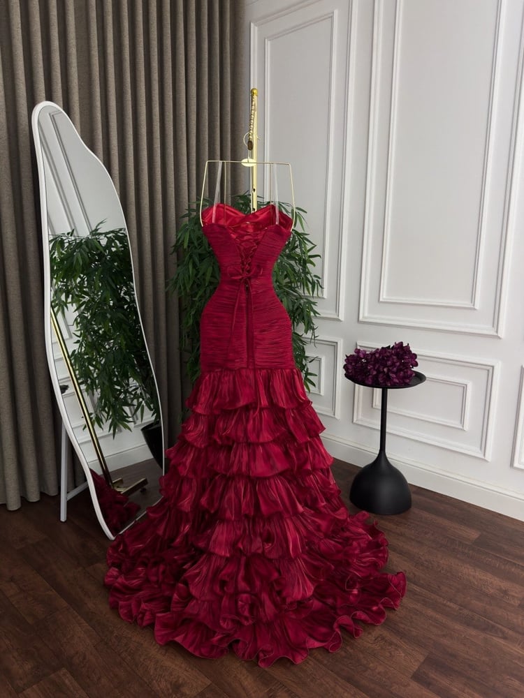 Victoria red evening dress – with mermaid design and layered ruffles