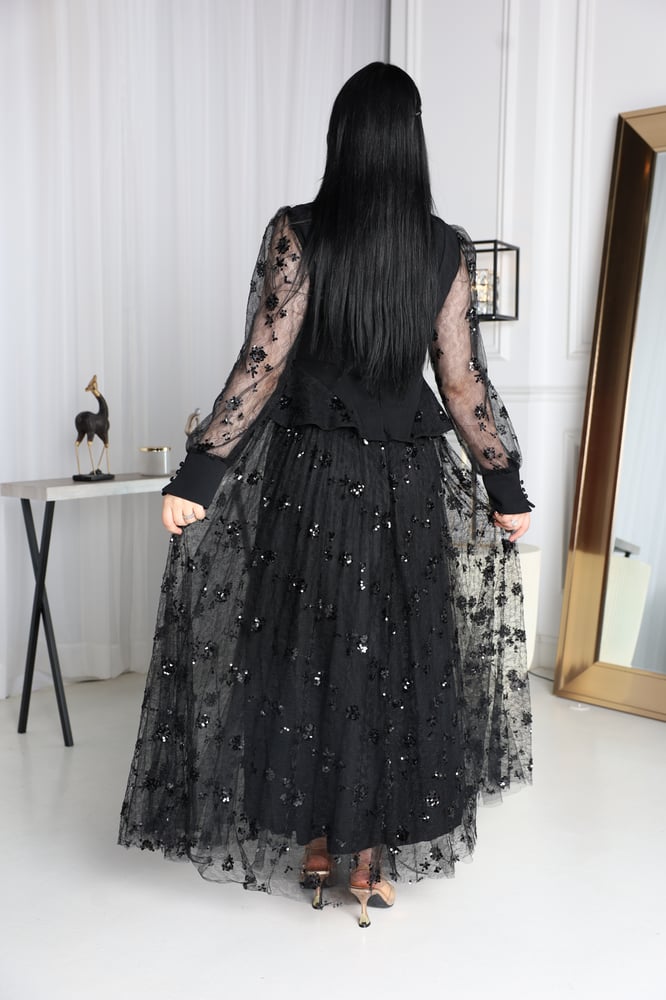 Long black evening dress, elegant, embroidered with shiny design