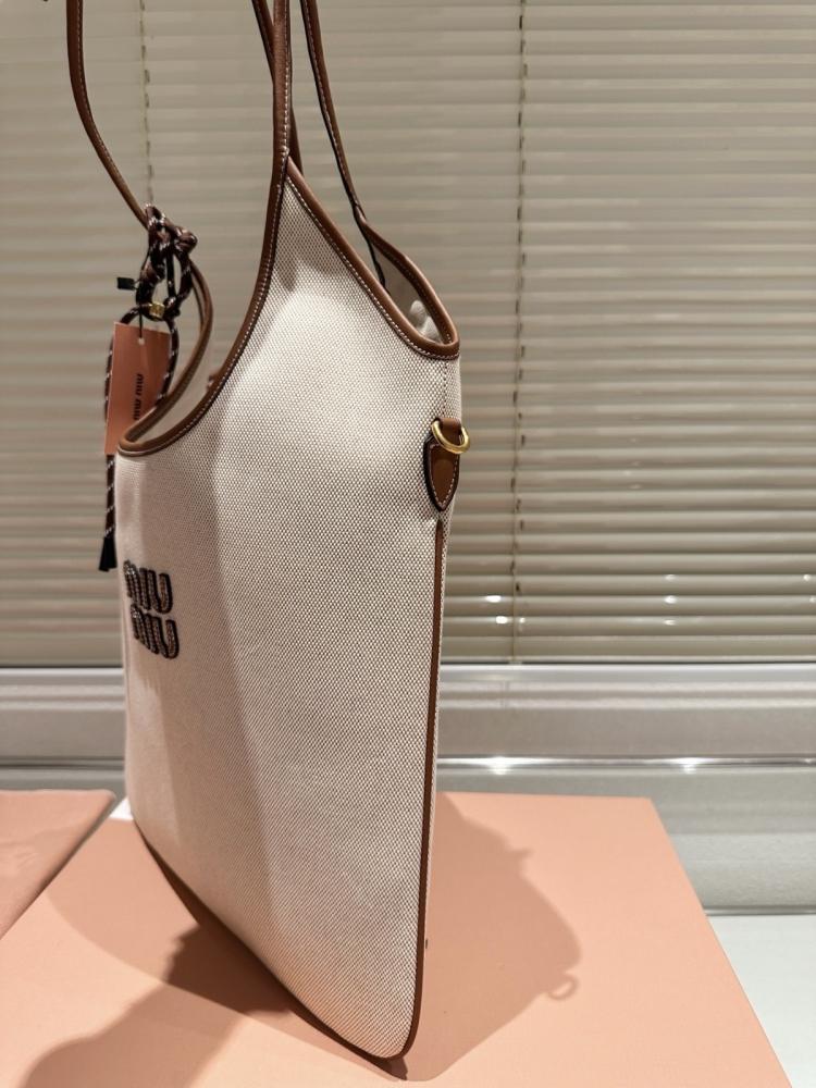 توت باق miu miu