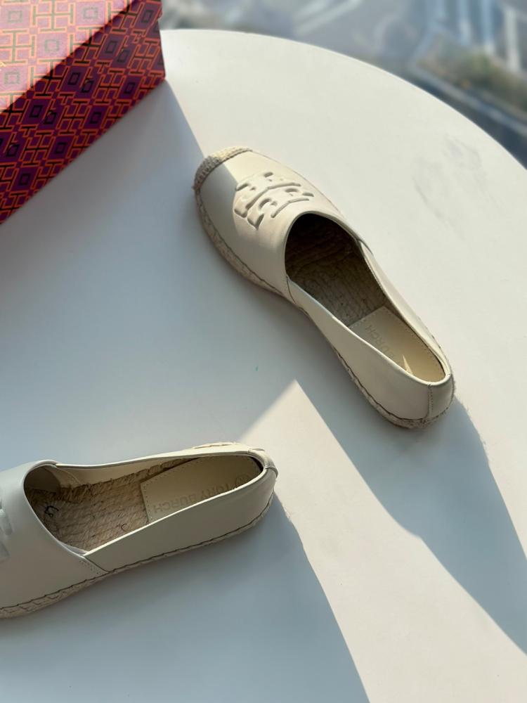 Tory Burch beige shoe