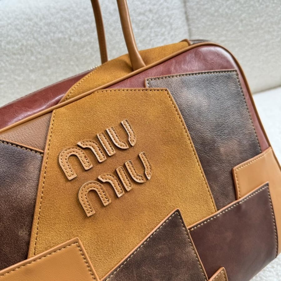 شنطة يد miu miu كبير