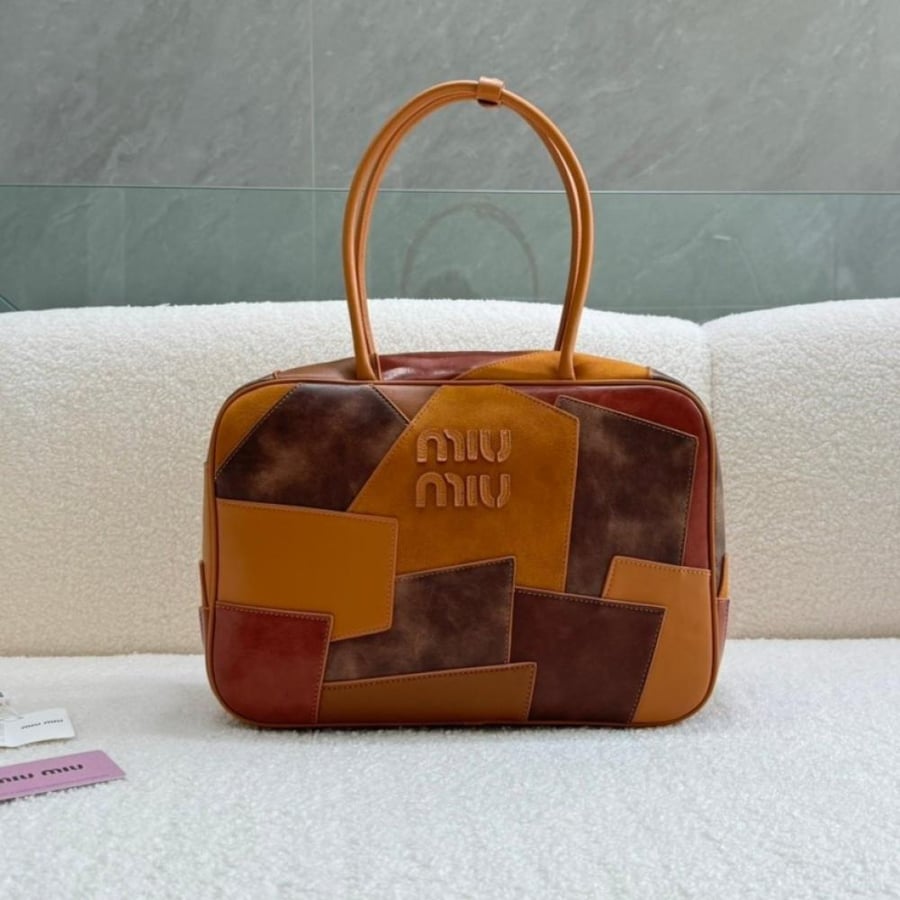 شنطة يد miu miu كبير