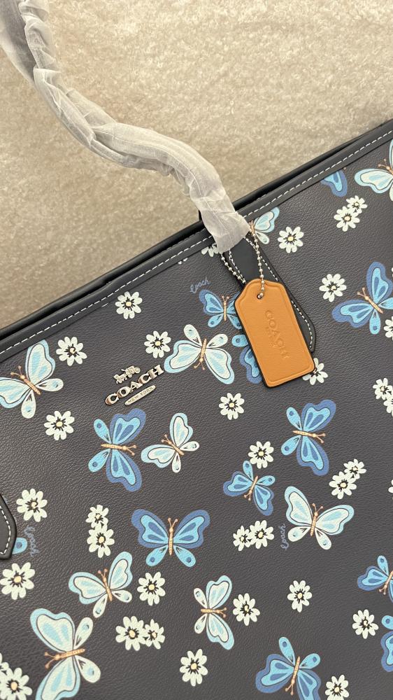 Empty berry coach