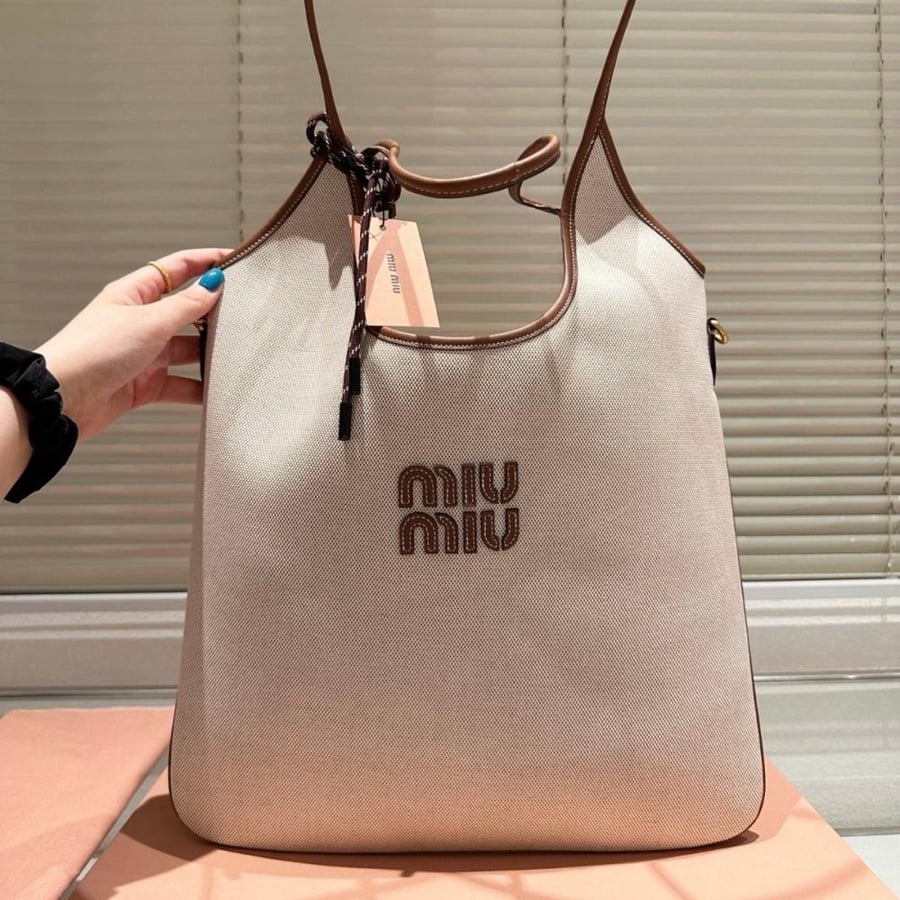 توت باق miu miu