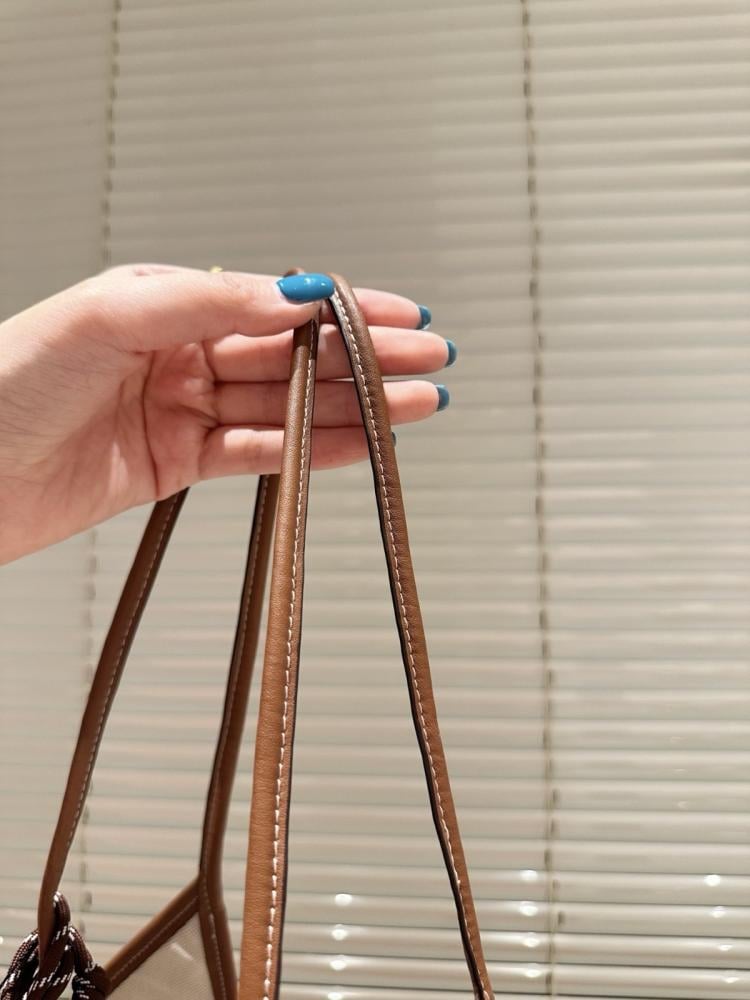توت باق miu miu