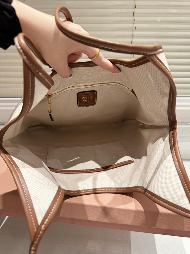 توت باق miu miu