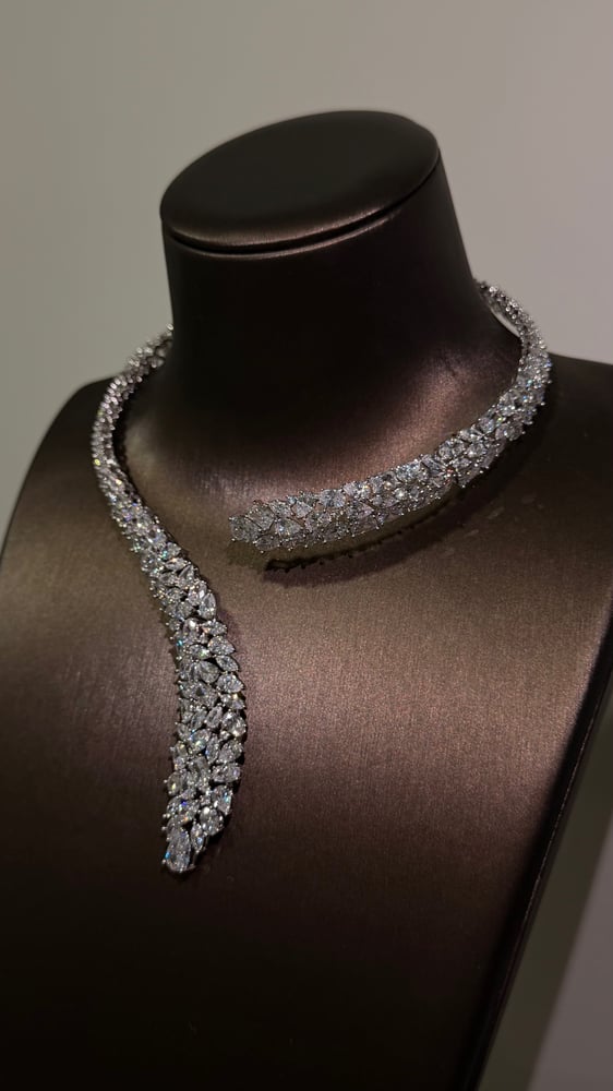 A luxurious and elegant set
