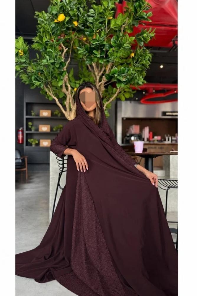 عباية كريب باللون الكحلي مع تطعيمات مكشكشة باللون الكحلي