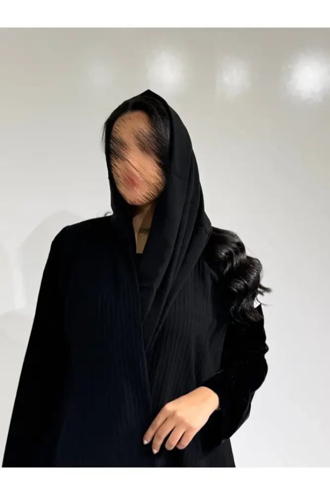 عباية شاكيرا مع أكمام مخمل