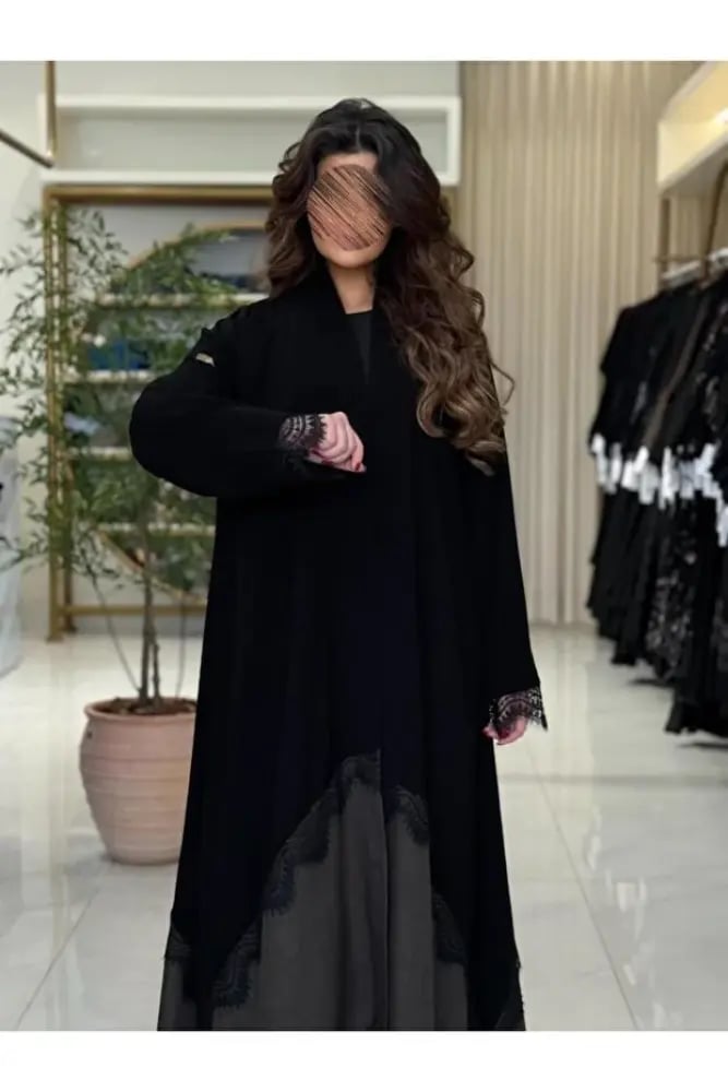 عباية نور بقماش كريب ملكي تدخيلات كريب زيتي مزين بدانتل