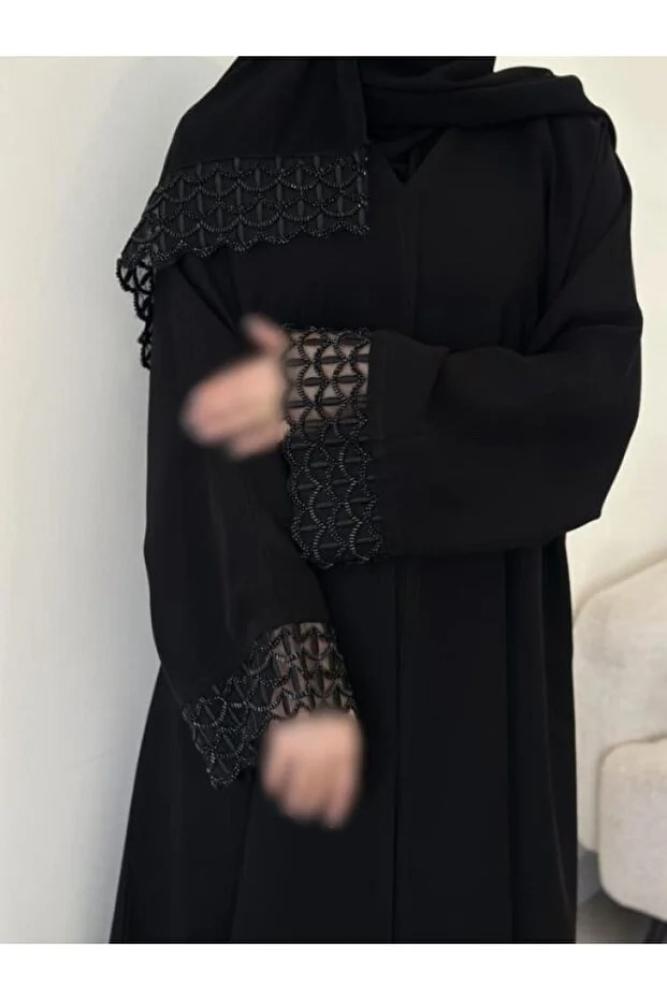 Rosana عباية لورين , عباية بتصميم اكمام هندسي هادئ