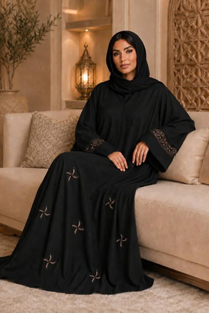 KAVALEE عباءة نسائية فاخرة سوداء مع زخارف زهرية مطرزة وأكمام شفافة من الشبك