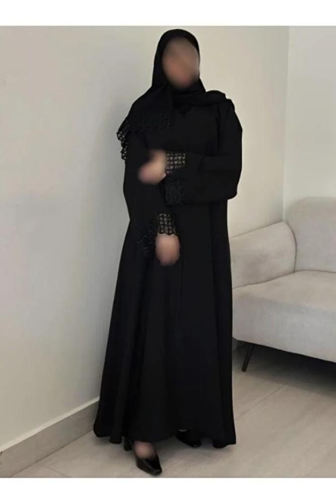 Rosana عباية لورين , عباية بتصميم اكمام هندسي هادئ
