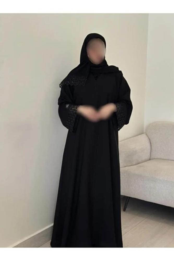 Rosana عباية لورين , عباية بتصميم اكمام هندسي هادئ