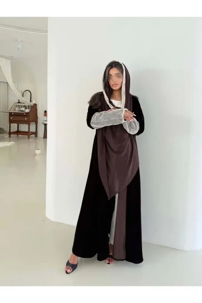 عباية مخمل مع اضافة شبك بالاكمام مبطن
