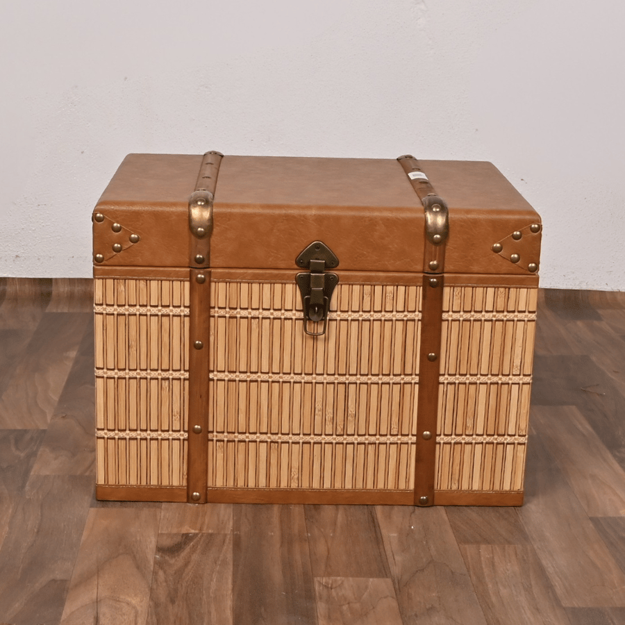 صندوق سجاد خشب ملبس جلد 50×35×36 سم مستطيل لون بني – صندوق تخزين وتنظيم كلاسيكي أنيق بتصميم فاخر وغطاء متين