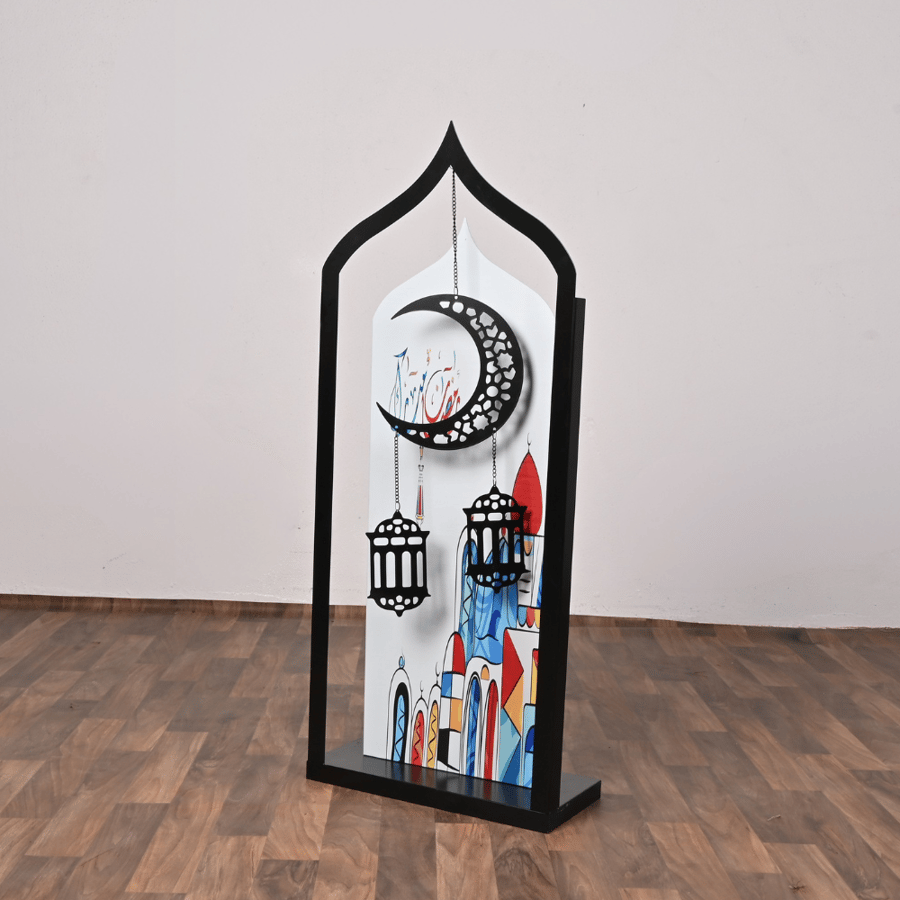 استاند رمضان حديد مع تعليقة هلال وفوانيس مقاس 107 سم – تصميم أنيق بعبارة رمضان مبارك مع رسومات اسلامية
