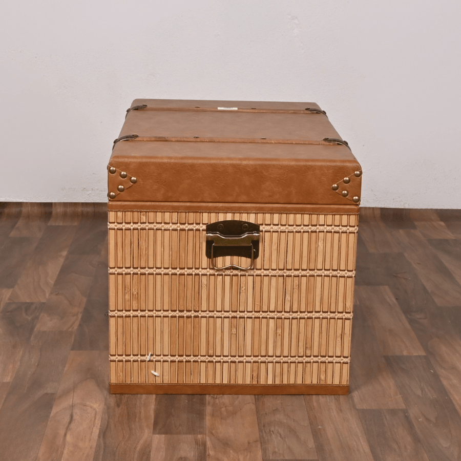 صندوق سجاد خشب ملبس جلد 60×40×41 سم مستطيل لون بني – صندوق تخزين وتنظيم كلاسيكي أنيق بتصميم فاخر وغطاء متين