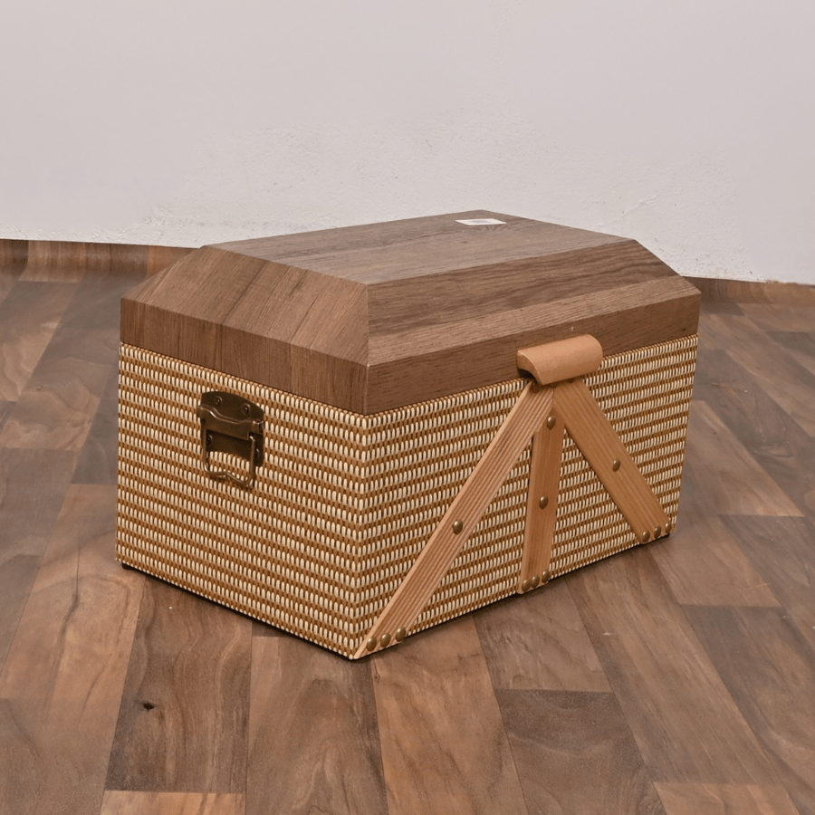 صندوق تخزين سجاد خشبي لون خشبي غامق 43×25.5×26 سم مستطيل – صندوق تنظيم كلاسيكي فاخر مقاس صغير بتصميم أنيق وهيكل متين لغرف النوم والمجالس