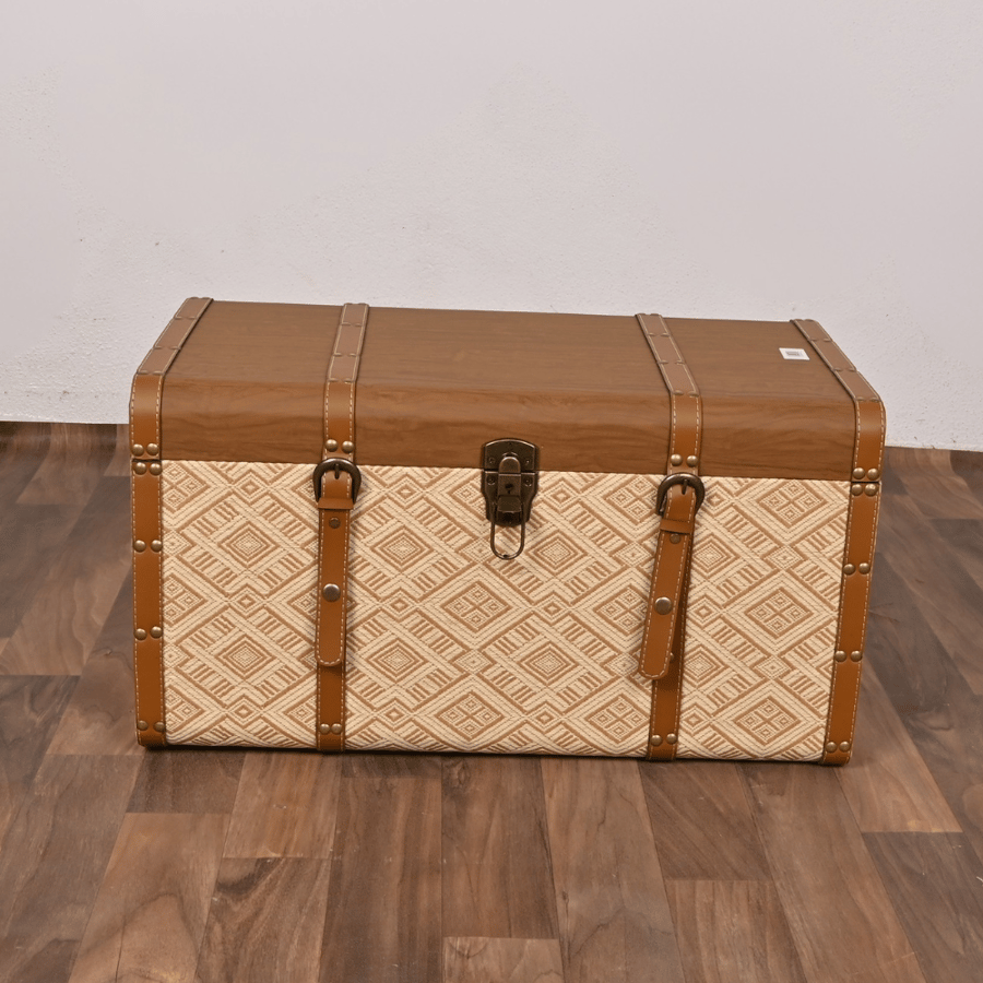 صندوق تخزين سجاد خشبي ملبس جلد وقماش 60×35×33 سم مستطيل لون بني مع بيج – صندوق تنظيم كلاسيكي فاخر بتصميم أنيق وهيكل متين