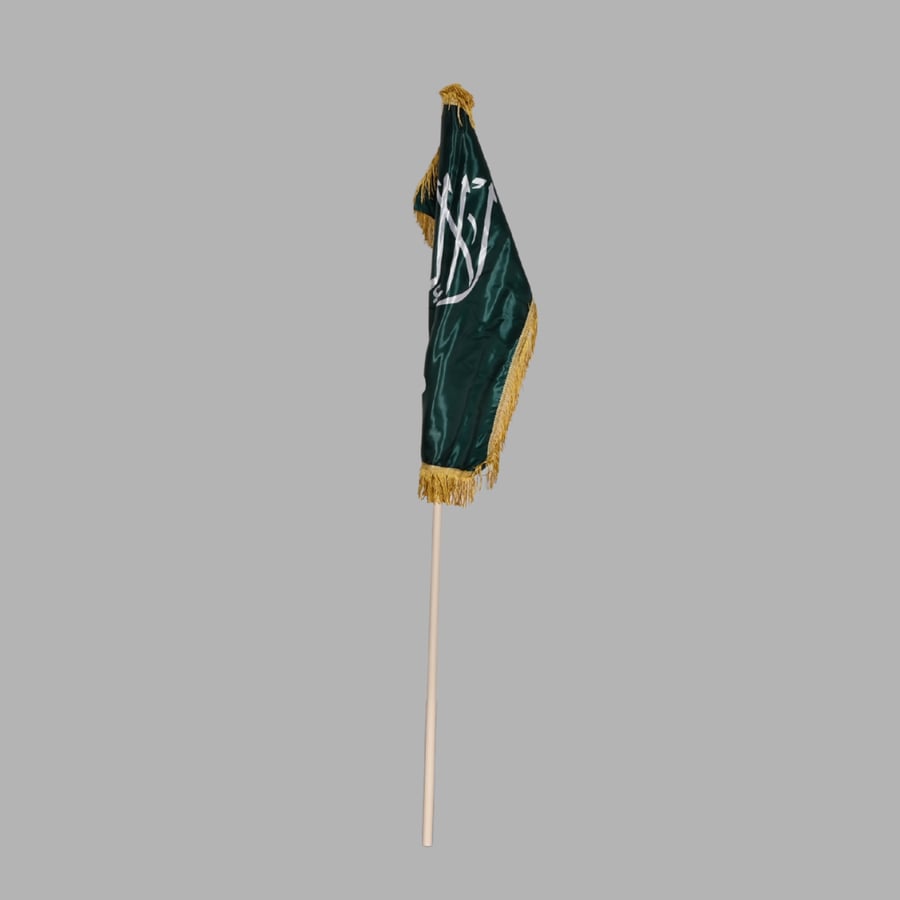 علم المملكة العربية السعودية مع الهدب لليوم الوطني السعودي – بعصا 90×60 سم للاحتفالات الوطنية