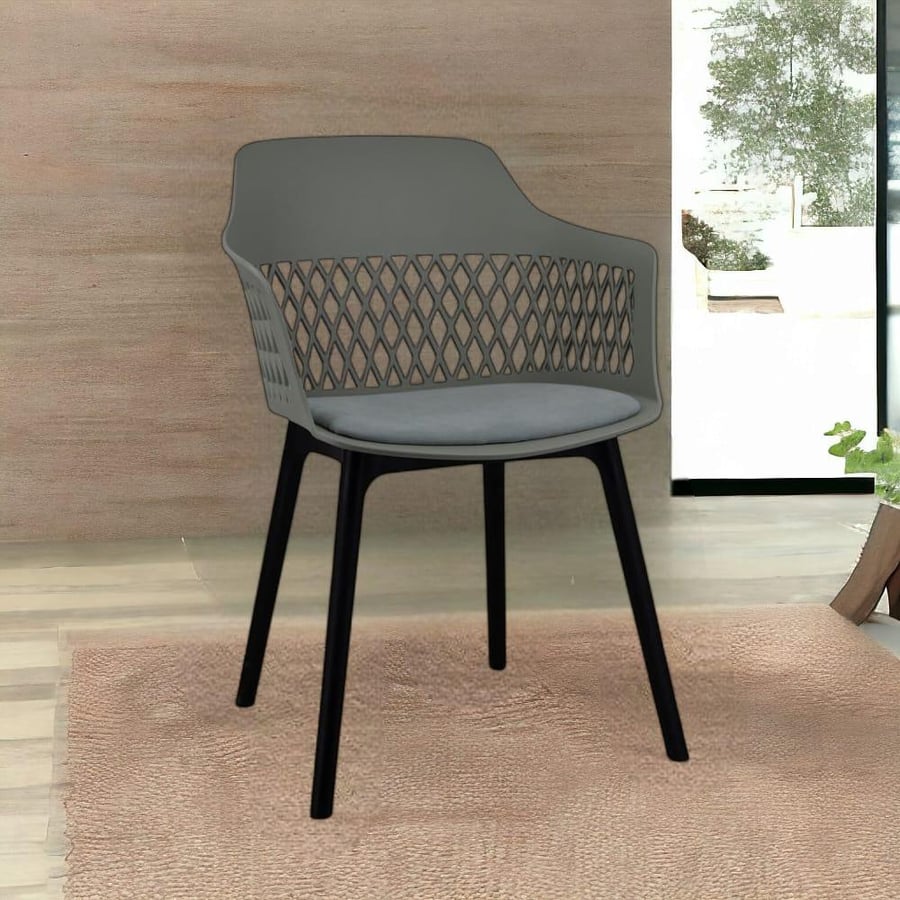 كرسي بلاستيك اخضر بتصميم مميز