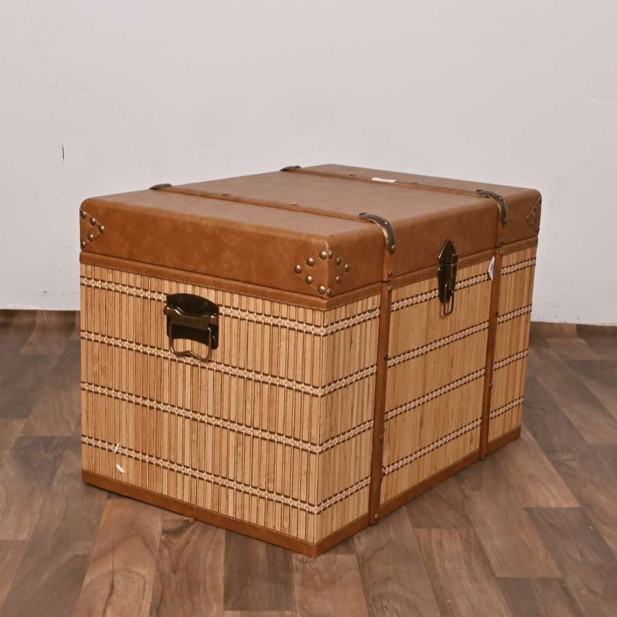 صندوق سجاد خشب ملبس جلد 60×40×41 سم مستطيل لون بني – صندوق تخزين وتنظيم كلاسيكي أنيق بتصميم فاخر وغطاء متين