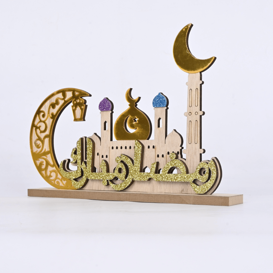 هلال رمضان مع مئذنة  بقاعدة