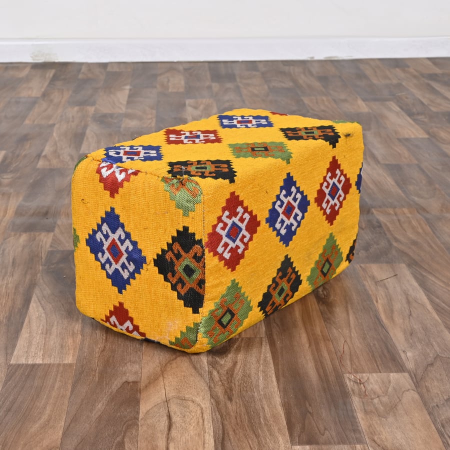 طقم جلسة ارضية مدور - طراز أ