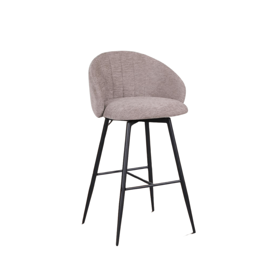 كرسي بار مرتفع فاخر بتنجيد قماش ناعم مع قوائم حديد متينة بلون بني فاتح – كرسي نكسيرا عصري أنيق للمطابخ والكاونترات بلمسة ديكور حديث وفخامة راقية