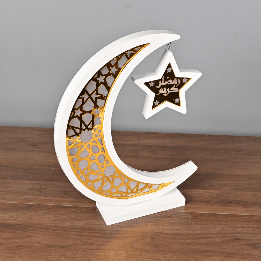 ديكور رمضان هلال ليد مع نجمة خشبي مقاس 42 سم ذهبي منقوش – مزود بعبارة رمضان كريم