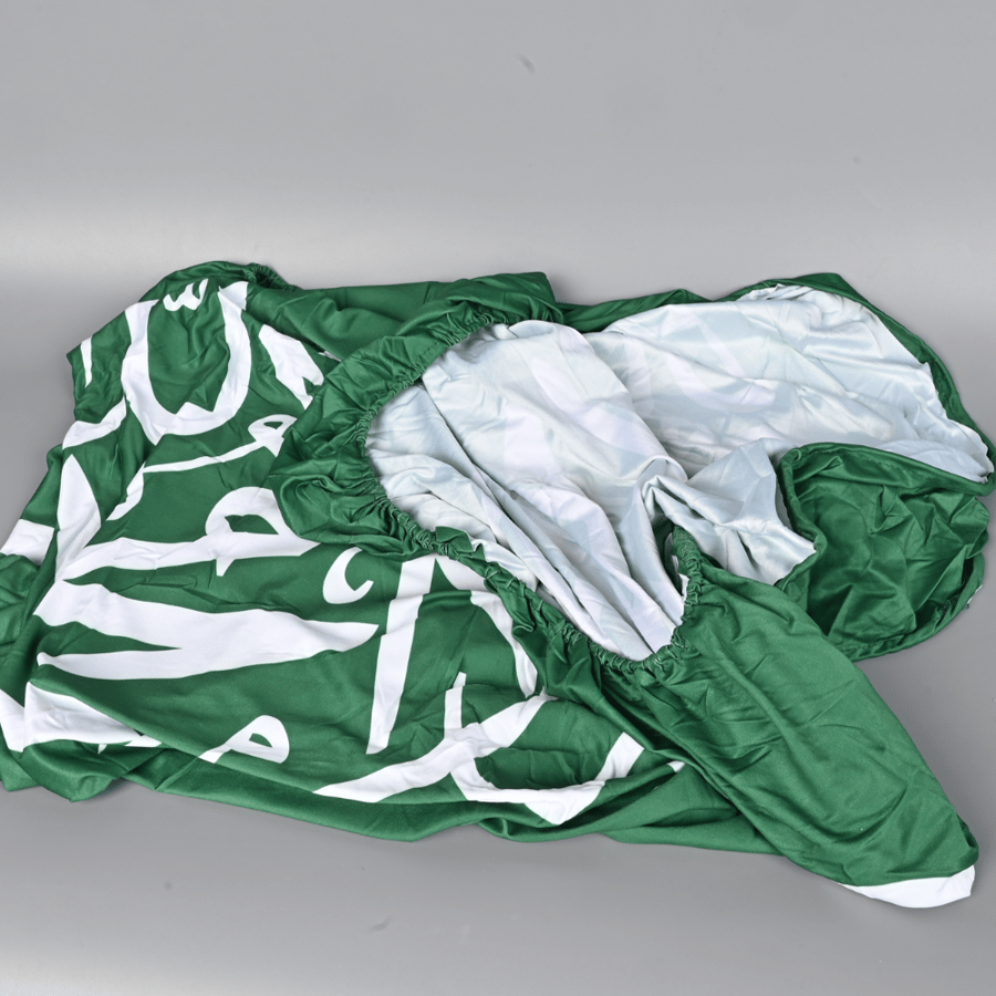 علم كبوت سيارة لليوم الوطني السعودي - الشهادتين مع سيف على خلفية خضراء