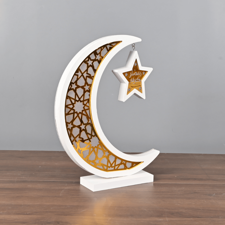 ديكور رمضان هلال ليد مع نجمة خشبي مقاس 42 سم ذهبي منقوش – مزود بعبارة رمضان كريم